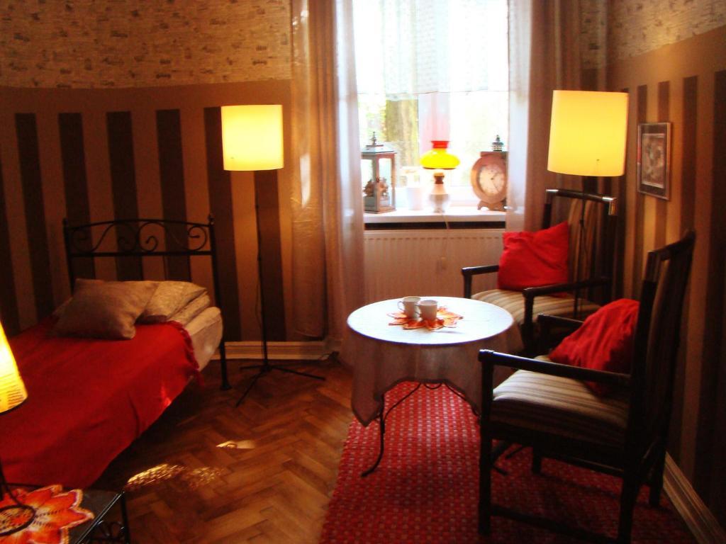 Hostelik Wiktorianski Лодзь Экстерьер фото